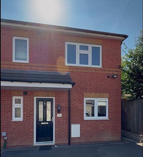 3 Bedroom End Terrace House To Rent In Holland Road, Luton, LU3