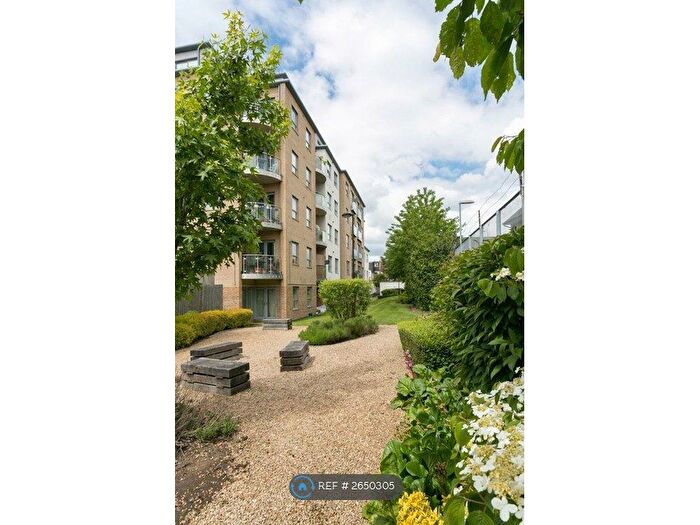 2 Bedroom Flat To Rent In Walthamstow Central, London, E17