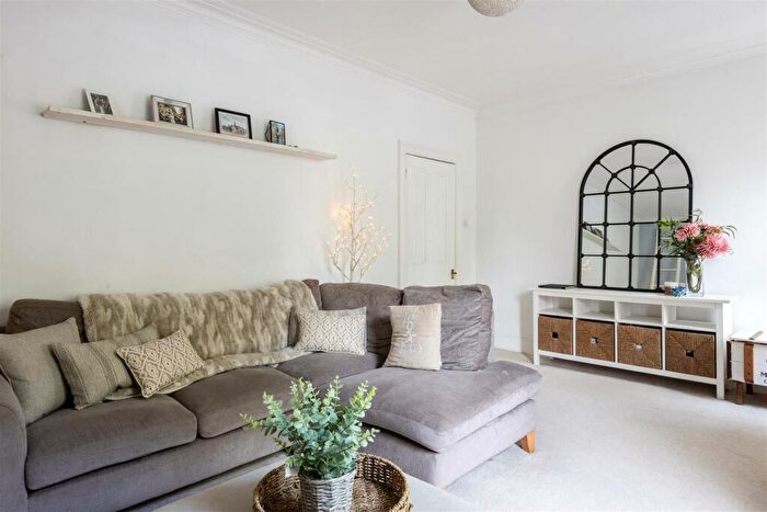 2 Bedroom Flat For Sale In London Road, Redhill, RH1