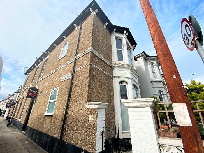 1 Bedroom Flat To Rent In Victoria Road North, Southsea, PO5