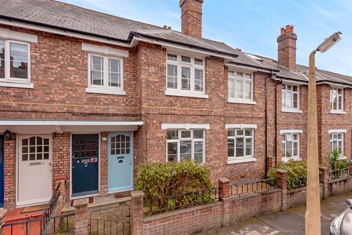 4 Bedroom Maisonette To Rent In Strickland Row, Wandsworth Common, SW18