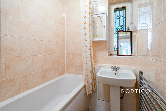 2 Bedroom Apartment To Rent In Reynolds House, E2