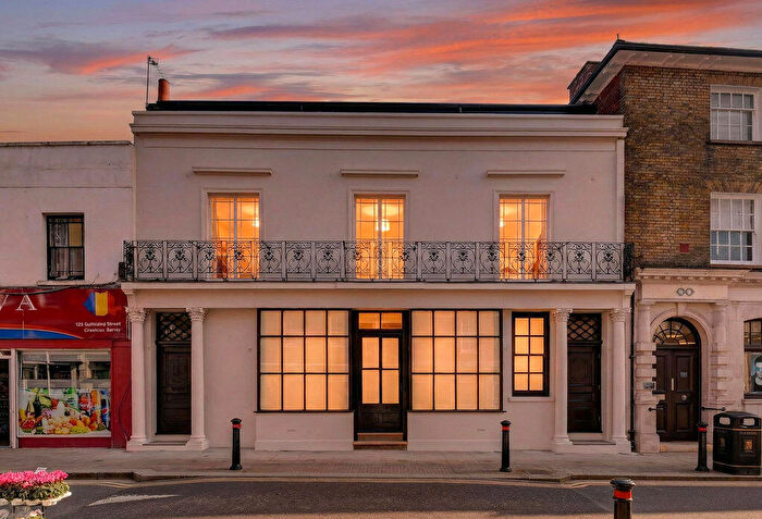 2 Bedroom Flat For Sale In Guildford Street, Chertsey, KT16