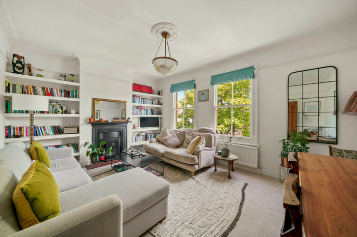 2 Bedroom Flat To Rent In Queen Mary Road, London, SE19