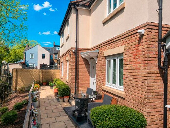 2 Bedroom Maisonette For Sale In Marston Road, Hoddesdon, EN11