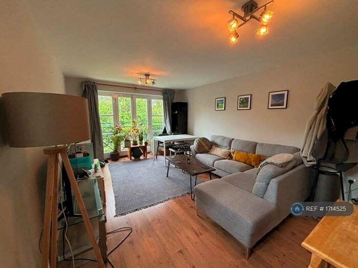 2 Bedroom Flat To Rent In Faraday Road, Guildford, GU1