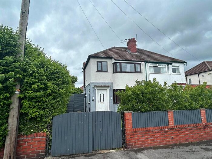 3 Bedroom Semi-Detached House To Rent In Villdale Avenue, Offerton, Stockport, SK2