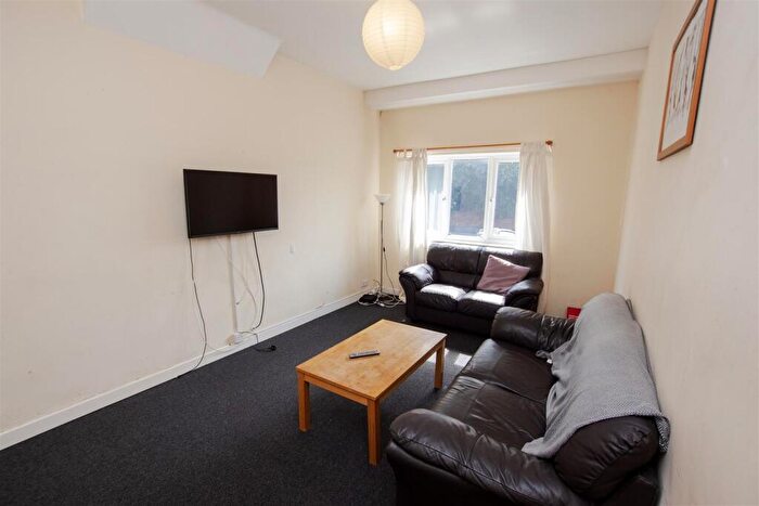 5 Bedroom House To Rent In Heeley Road, Birmingham, West Midlands, B29