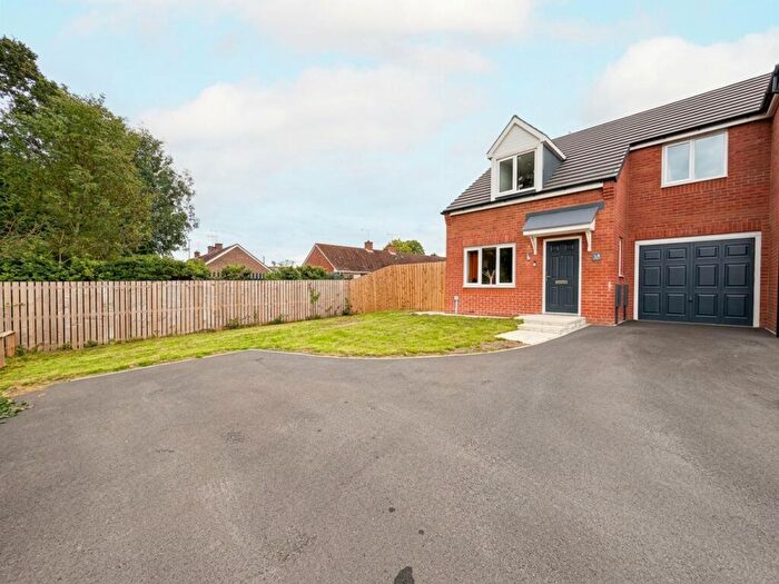 3 Bedroom Semi Detached House For Sale In Harrier Drive, Langold, S81