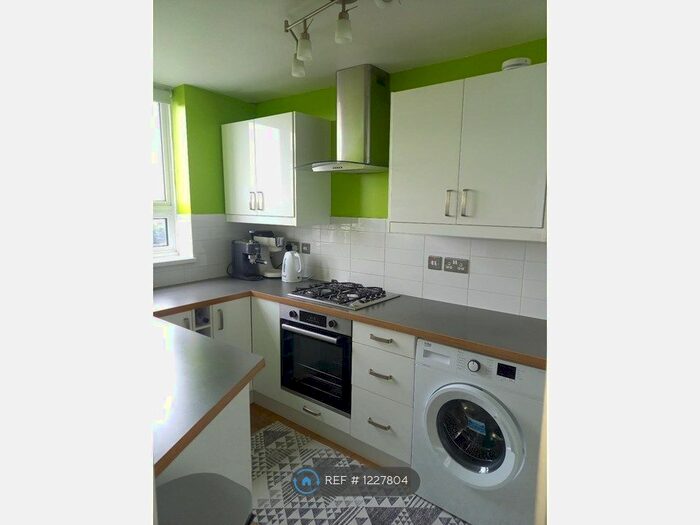 3 Bedroom Flat To Rent In Gardner Close, London, E11
