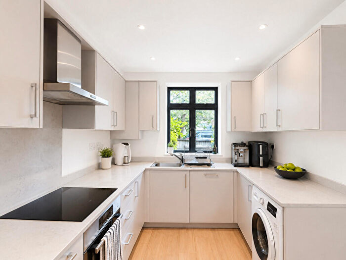 2 Bedroom Apartment To Rent In Whitehorse Road, Croydon, CR0
