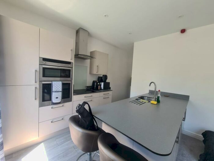 1 Bedroom Flat To Rent In Hoe Gardens, Plymouth *Zero Deposit Guarantee Available*, PL1