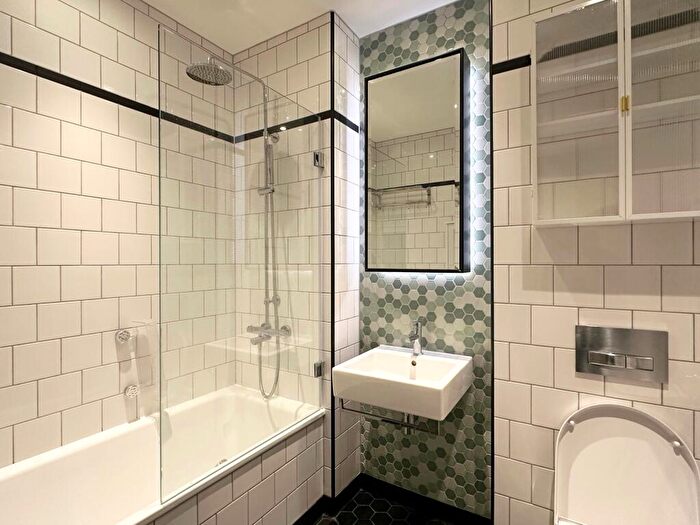 2 Bedroom Apartment To Rent In London City Island, Canning Town, E14