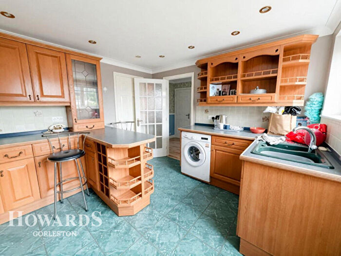 2 Bedroom Flat For Sale In Empress Road, Great Yarmouth, NR31