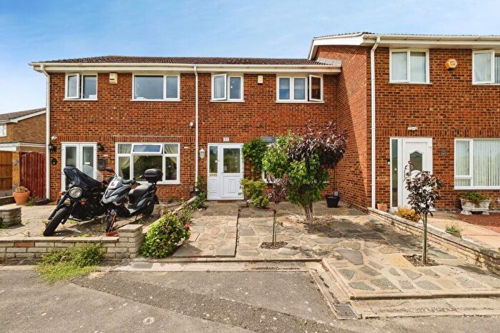 3 Bedroom Terraced House For Sale In Roborough Walk, Hornchurch, Essex, RM12