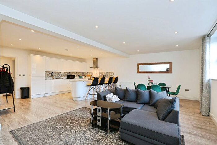 2 Bedroom Flat For Sale In The Parade, Watford, WD17