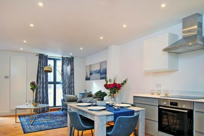 2 Bedroom Flat To Rent In Umberston Street, London, E1