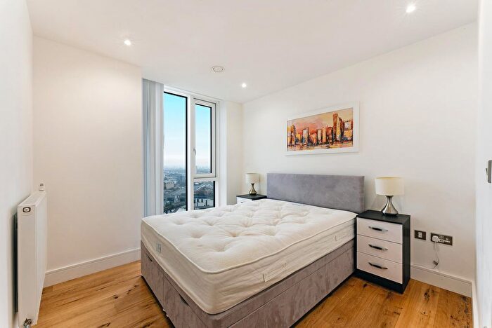 3 Bedroom Flat To Rent In Skyveiw Tower, Stratford, London, E15