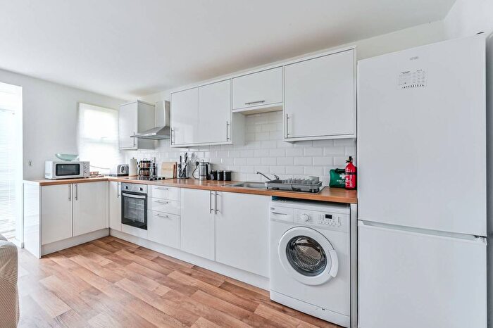 4 Bedroom Terraced House To Rent In Kenchester Close, Vauxhall, London, SW8