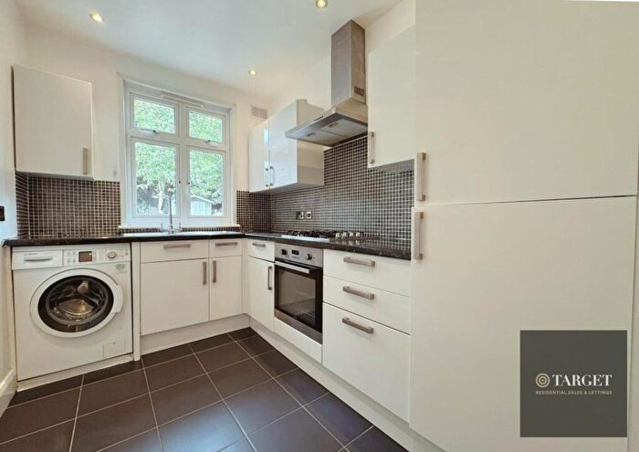 2 Bedroom Flat To Rent In Berry Close, N21
