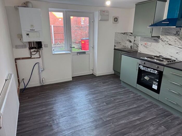 1 Bedroom Flat To Rent In Park Street, Madeley, Telford, TF7