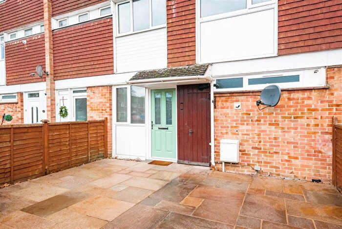 2 Bedroom Maisonette For Sale In Marston Drive, Farnborough, GU14