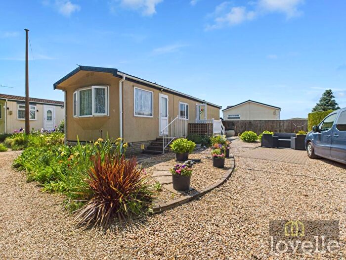 2 Bedroom Mobile/park Home For Sale In The Willows, Maltby Le Marsh, Alford, LN13