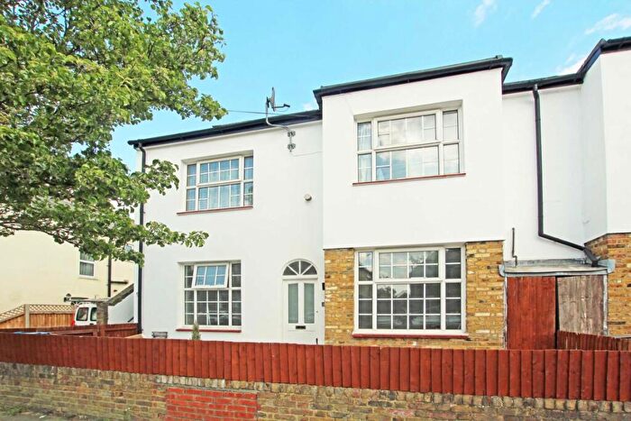 2 Bedroom Flat To Rent In Bonner Hill Road, Kingston, KT1