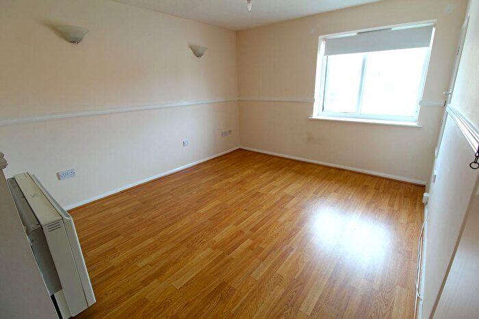 1 Bedroom Flat For Sale In Oaktree Crescent, Bradley Stoke, BS32