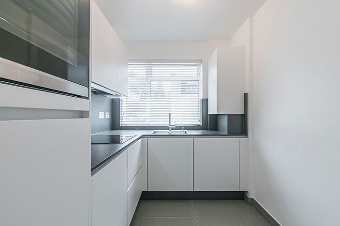 2 Bedroom Flat To Rent In High Street, London, N14