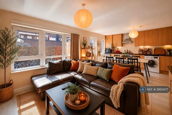 5 Bedroom Flat To Rent In Albany Close, London, N15