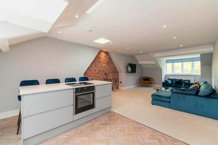 2 Bedroom Flat To Rent In West Avenue, Gosforth, Newcastle Upon Tyne, NE3