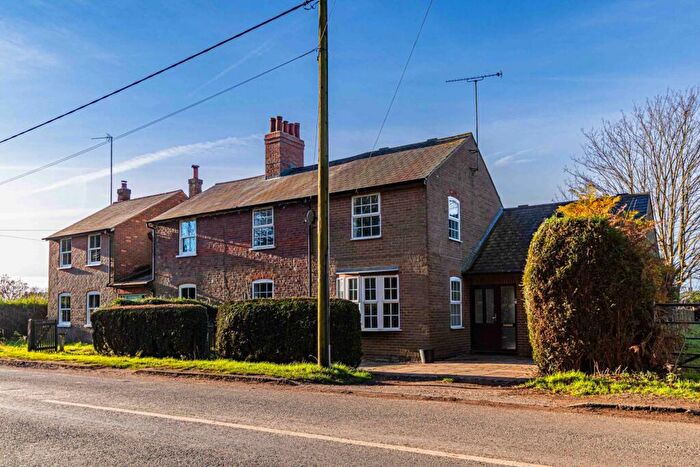 4 Bedroom Semi-Detached House To Rent In Chesham Road, HP23