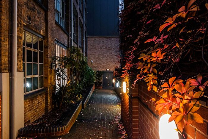 1 Bedroom Flat For Sale In Chocolate Studios, Shepherdess Place, N1
