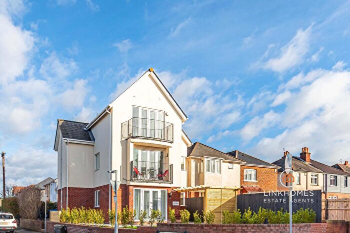 2 Bedroom Apartment For Sale In St Marys Road, Poole, BH15