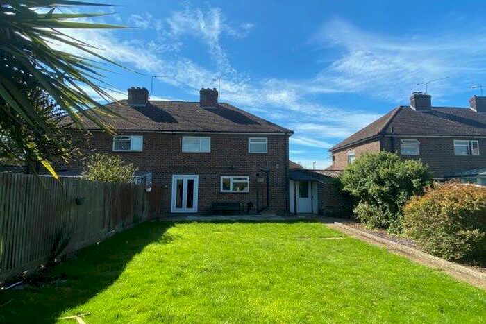 3 Bedroom Property To Rent In Southlands Avenue, Horley, RH6