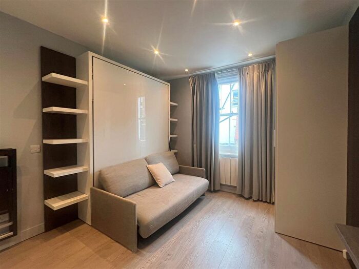 Studio To Rent In Waldemar Avenue, London, SW6