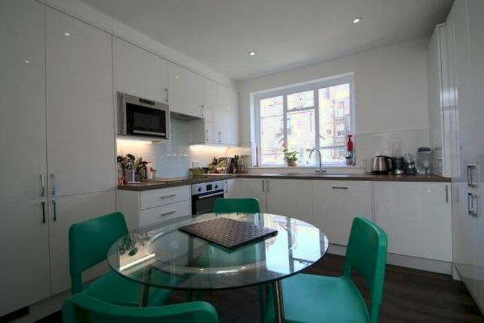 2 Bedroom Flat To Rent In Gloucester Place, London, W1U