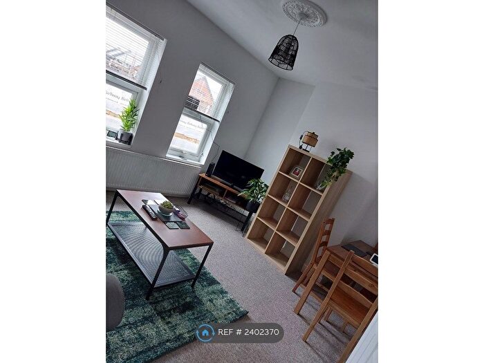 2 Bedroom Maisonette To Rent In Cardiff Road, Reading, RG1