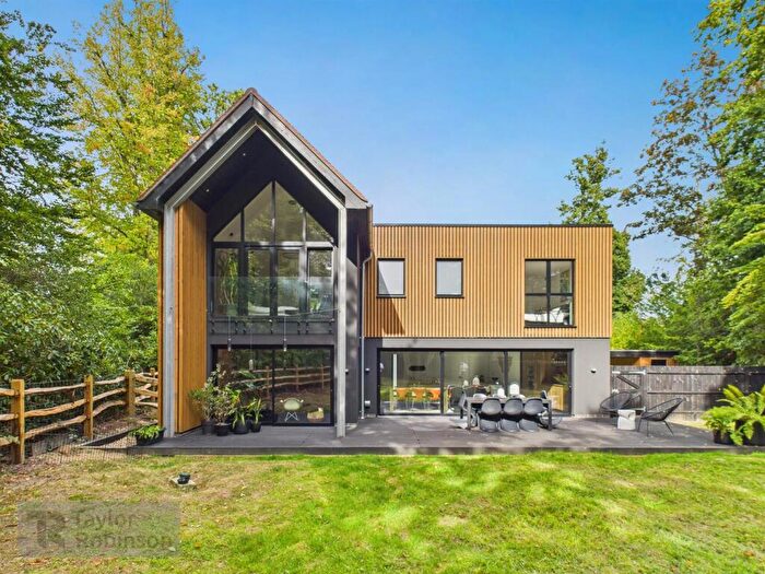 5 Bedroom Detached House For Sale In Hophurst Lane, Crawley Down, RH10