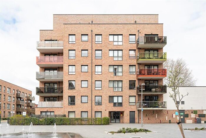 3 Bedroom Penthouse For Sale In Troubridge Square, Walthamstow, E17