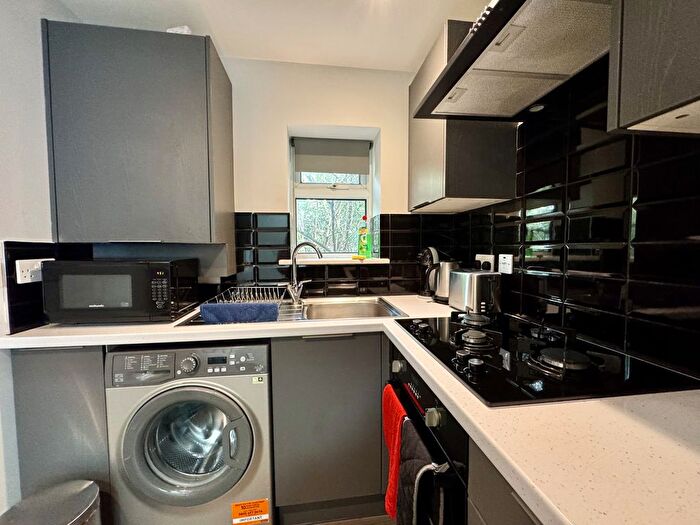 1 Bedroom Flat To Rent In Queens Crescent, Kentish Town, NW5
