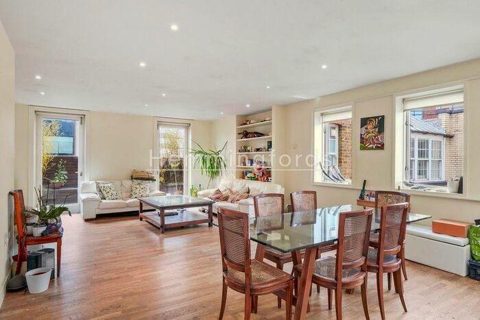 3 Bedroom Flat To Rent In Baker Street, Marylebone, W1U