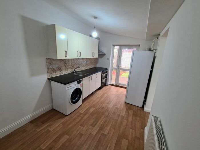 Studio To Rent In Broughton Drive, London, SW9