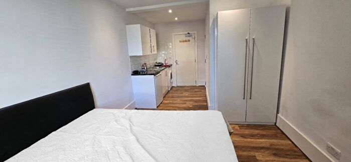 Studio To Rent In Kingsland Road, London, E2