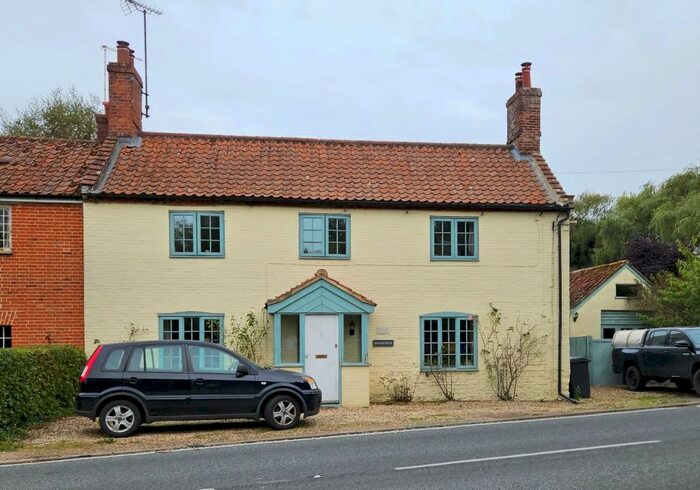 3 Bedroom Semi-Detached House For Sale In Swanhaven, Fakenham Road, East Bilney, Norfolk, NR20