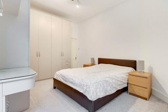1 Bedroom Flat To Rent In Lanark Road, Little Venice, W9