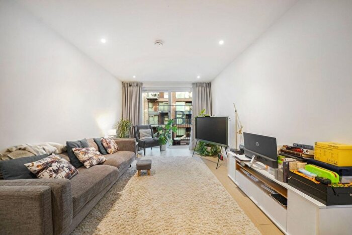2 Bedroom Flat To Rent In Fairwater House, Lockgate Road, Imperial Wharf, SW6