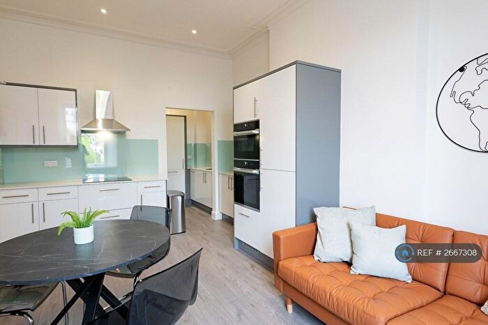 3 Bedroom Flat To Rent In Clifton Park Road, Bristol, BS8