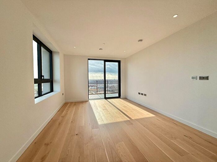 2 Bedroom Flat To Rent In Bella House, Pilot Walk, Greenwich Peninsula, London, SE10